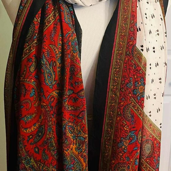 🌺 Vintage 100% Silk Oversized Scarf – Handmade in Spain - Picture 11 of 15